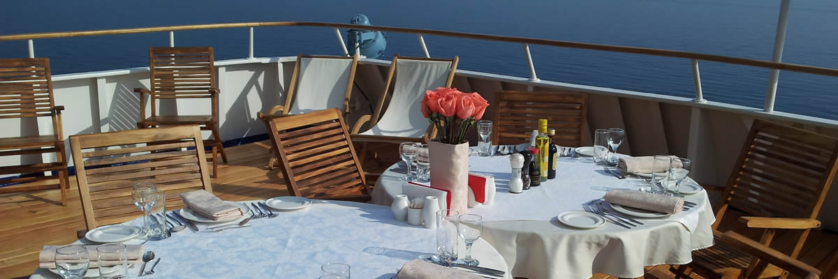 MS Imperia, cubierta aire libre, mesas restaurante