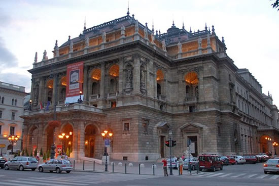 Budapest, Opera